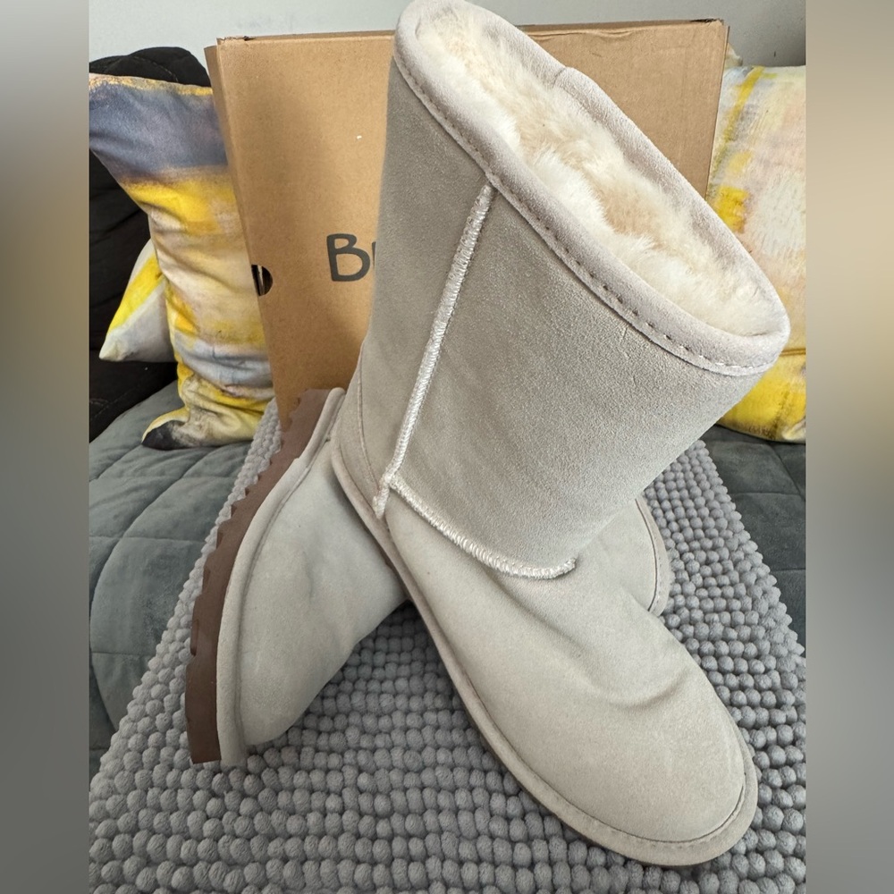 Brand NEW with Original box - Bearpaw, Stone, sz 10